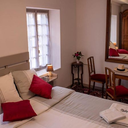 Une Suite Au Jardin Hyenville Luaran gambar