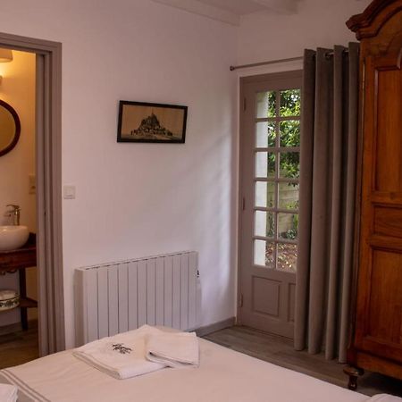 Une Suite Au Jardin Hyenville Luaran gambar