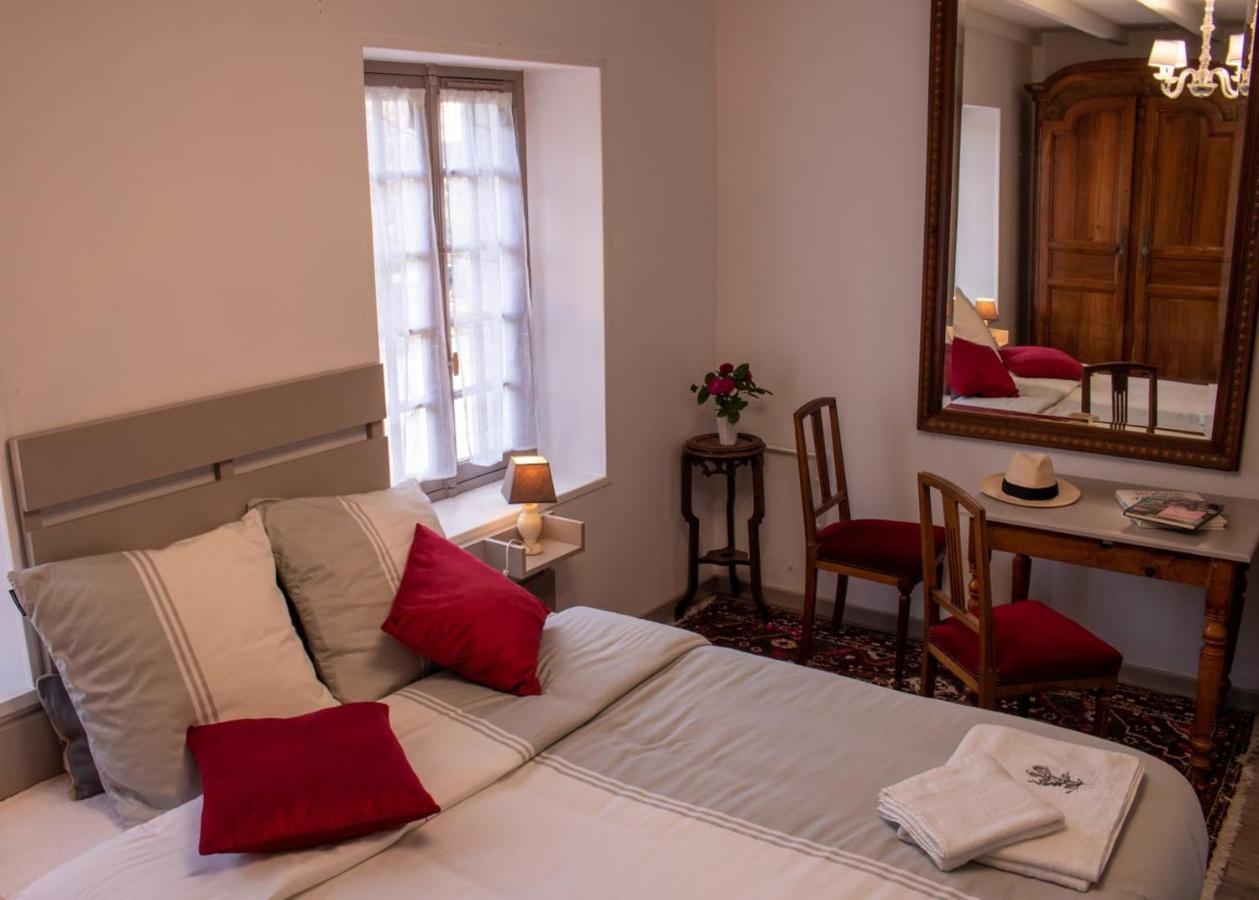 Une Suite Au Jardin Hyenville Luaran gambar